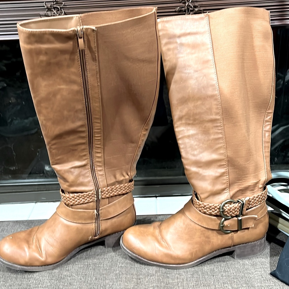 Knee high wide calf boots 9.5W